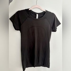 Lululemon Swiftly Tech Short Sleeve Shirt 2.0 Black Size:8